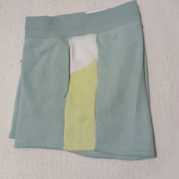 Reebok Relaxed Short - NWT - Picture 3 of 4